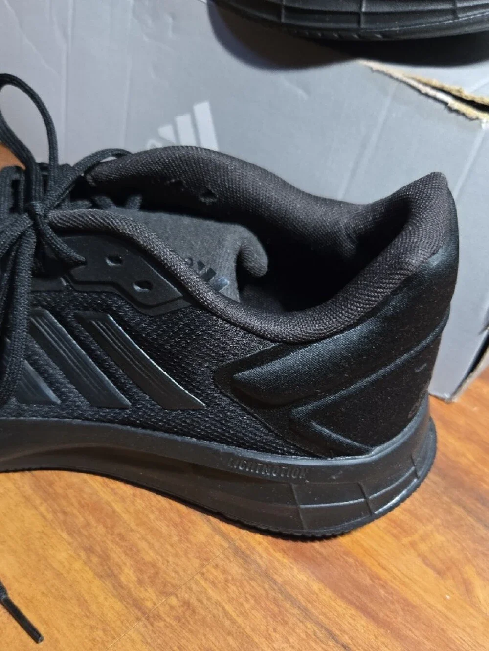 adidas Men's All-Black Cushioned Athletic Sneakers Nwb Size 9 1/2